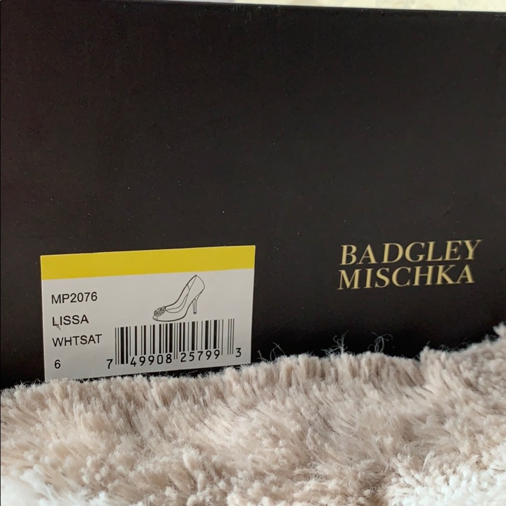 Badgley Mischka Lissa wedding satin size 6 - Picture 3 of 8